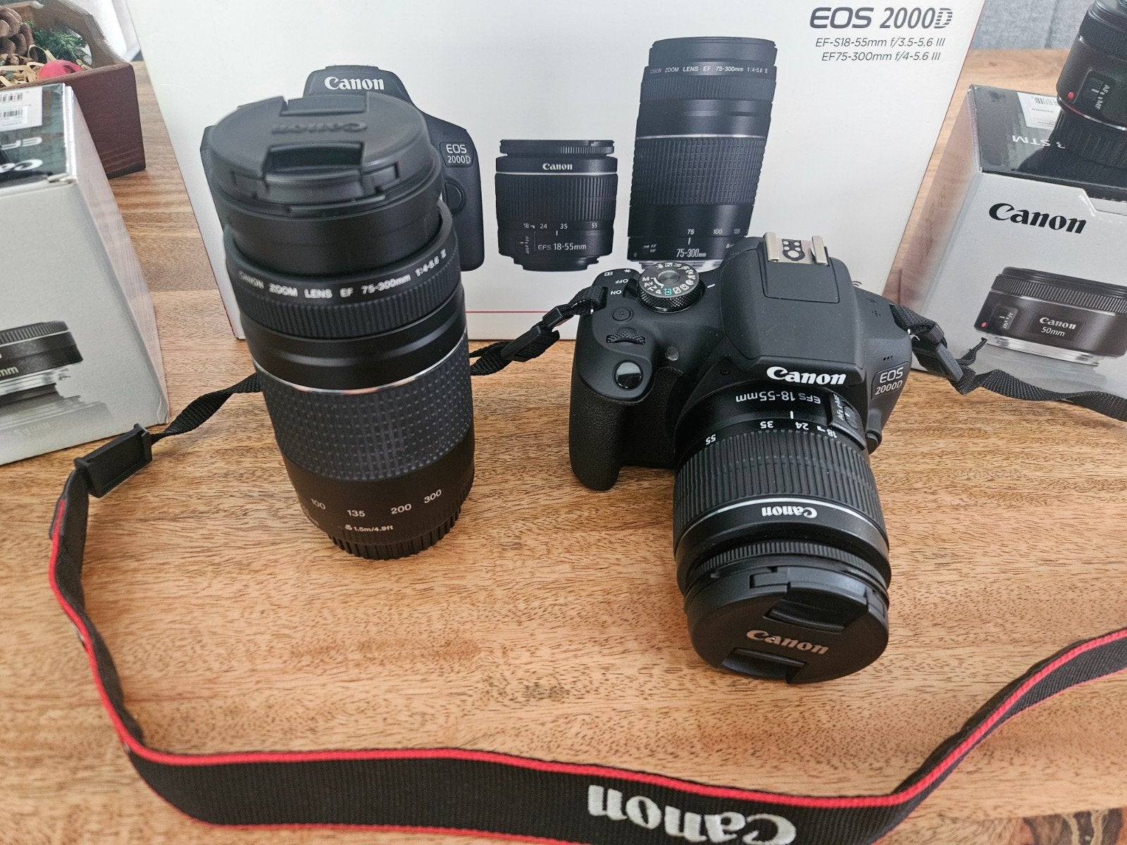 Canon EOS 2000D Essential Double Lens Kit + 2 extra lenzen, Autofocus, Canon, Ophalen of Verzenden, Zo goed als nieuw