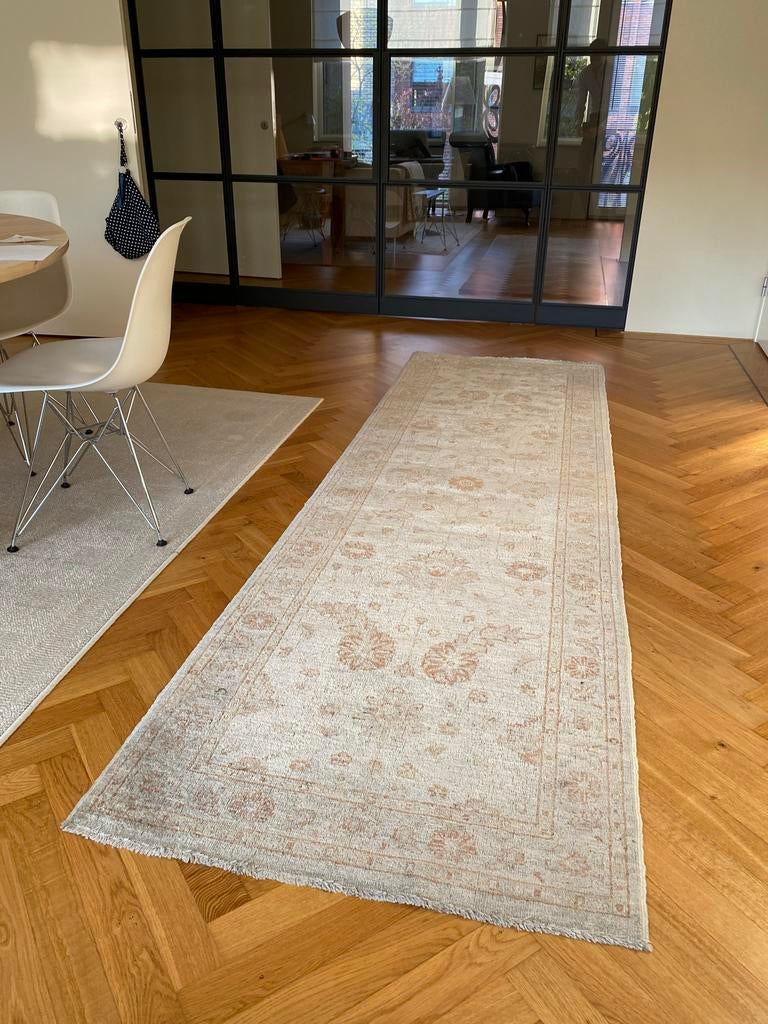 Ziegler tapijt uit Pakistan - 295x91 cm met certificaat, Ophalen, Gebruikt, Beige, 200 cm of meer