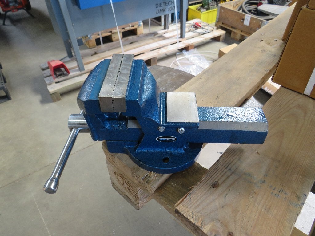 Bankschroef met pijpklem 100mm Nieuw, Overige merken, Xptools.com, Zandhaarweg, Ophalen of Verzenden