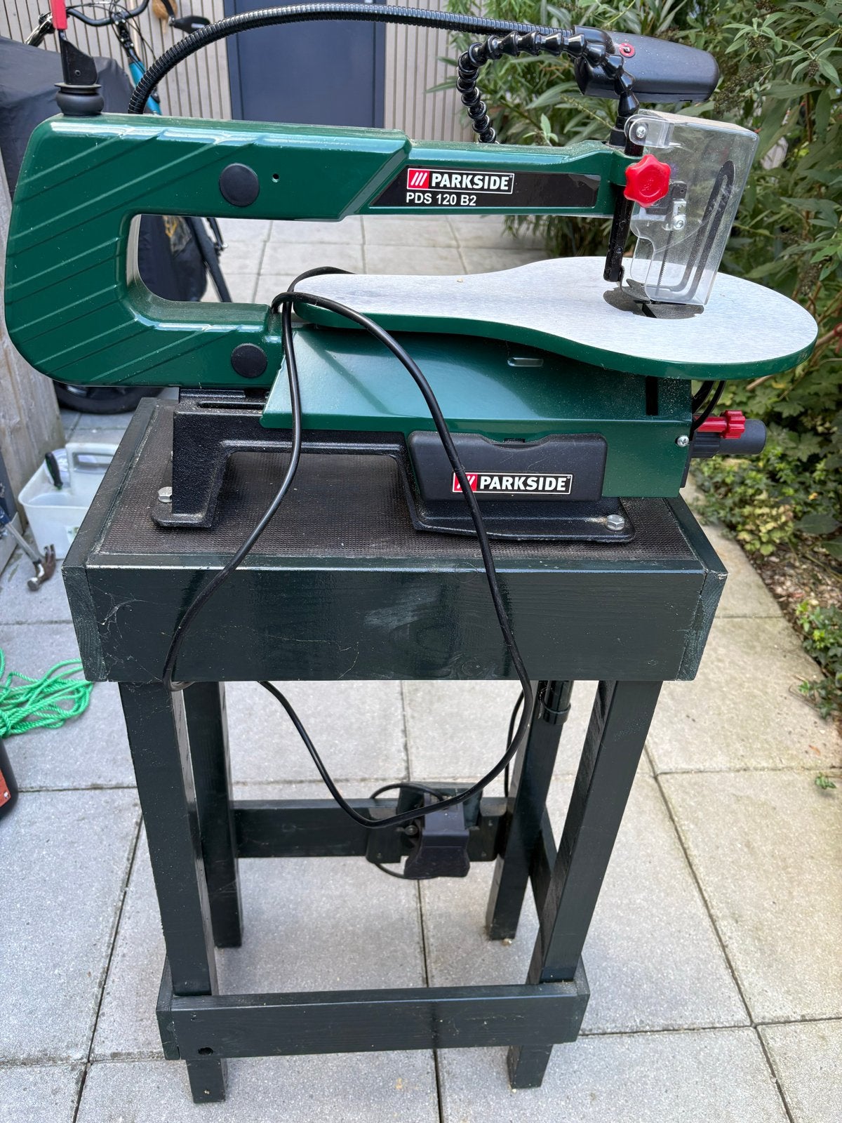 Elektrische figuurzaag met werktafel en voetbediening, Doe-het-zelf en Verbouw, Ophalen, Gebruikt, Figuurzaag