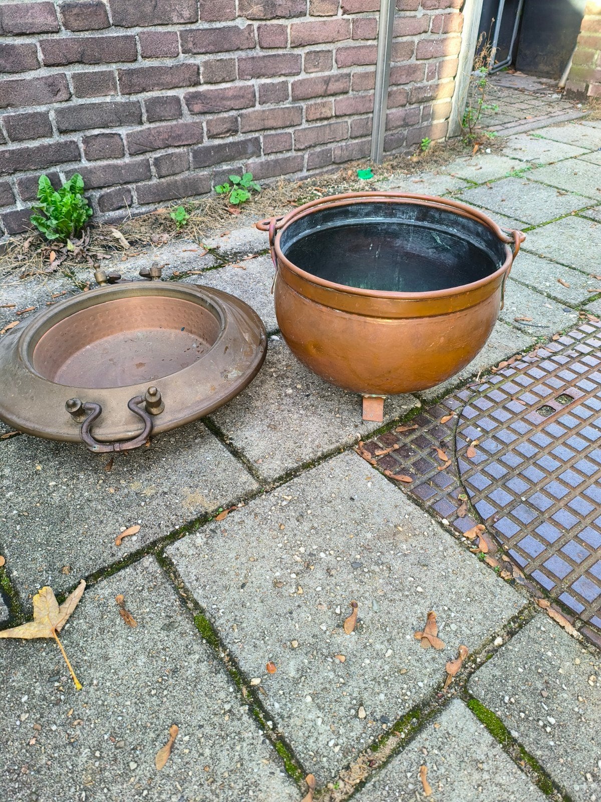Antieke koperen ketel op driepoot en Brasero schaal, Ophalen, Koper