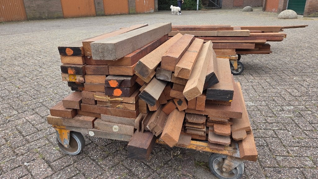 Partij meranti en merbau (kozijn-, raam- en deurhout), Doe-het-zelf en Verbouw, Hout en Planken, Ophalen, Nieuw, 50 mm of meer