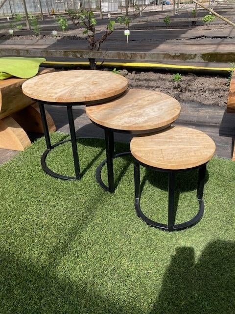 2x set van 3 bijzettafels – hout – industrieel, Minder dan 55 cm, Rond, Zo goed als nieuw, Ophalen