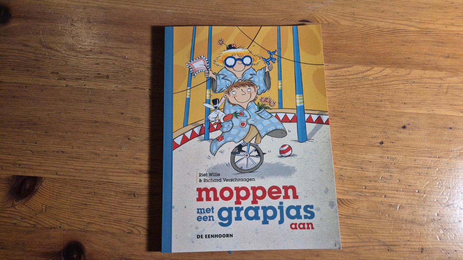 Riet Wille - moppen met een grapjas aan, Fictie algemeen, Ophalen of Verzenden, Zo goed als nieuw, Riet Wille