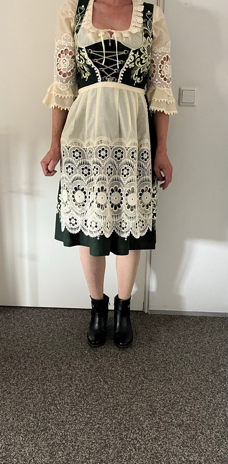 Prachtige Dirndl Jurk - Groen met Crème Kant, Overige typen, Maat 42/44 (L), Ophalen of Verzenden, Zo goed als nieuw