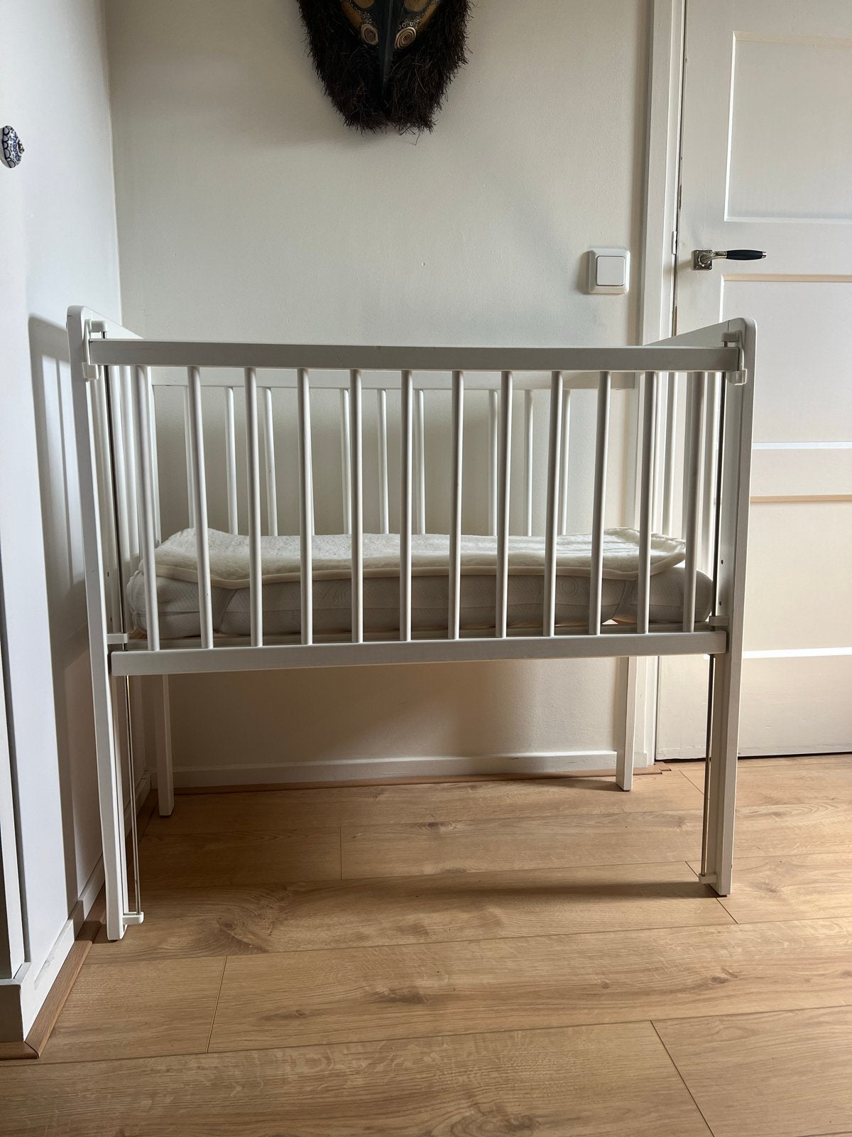 Co-sleeper Petite Amélie met matras + schapenwol onderlegger, Ophalen, Gebruikt, Wieg
