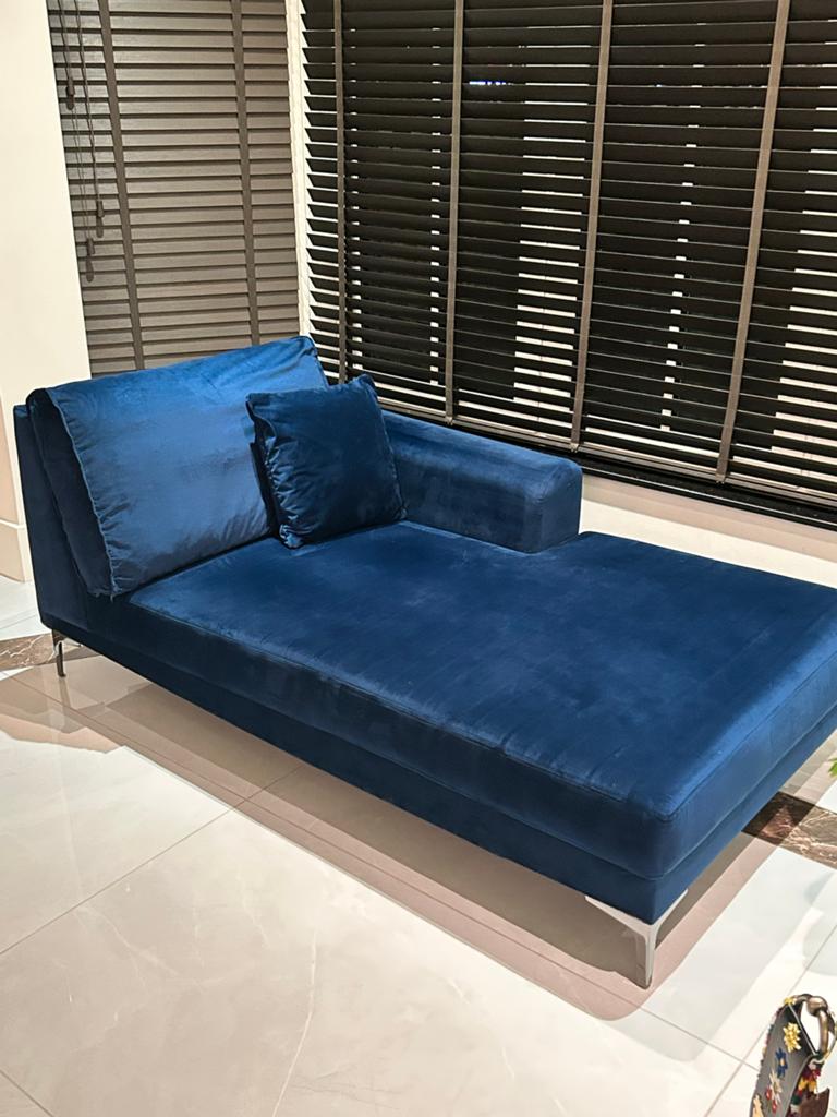 Luxe blauwe fluwelen chaise longue, Huis en Inrichting, Banken | Voetenbanken en Poefen, Ophalen, Zo goed als nieuw