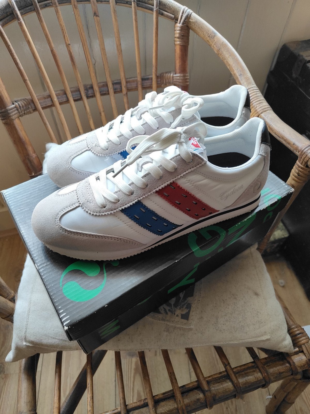 quick sneakers maat 42 - Wit met rood/blauwe strepen, Cydoon, Wit, Nieuw, Ophalen of Verzenden