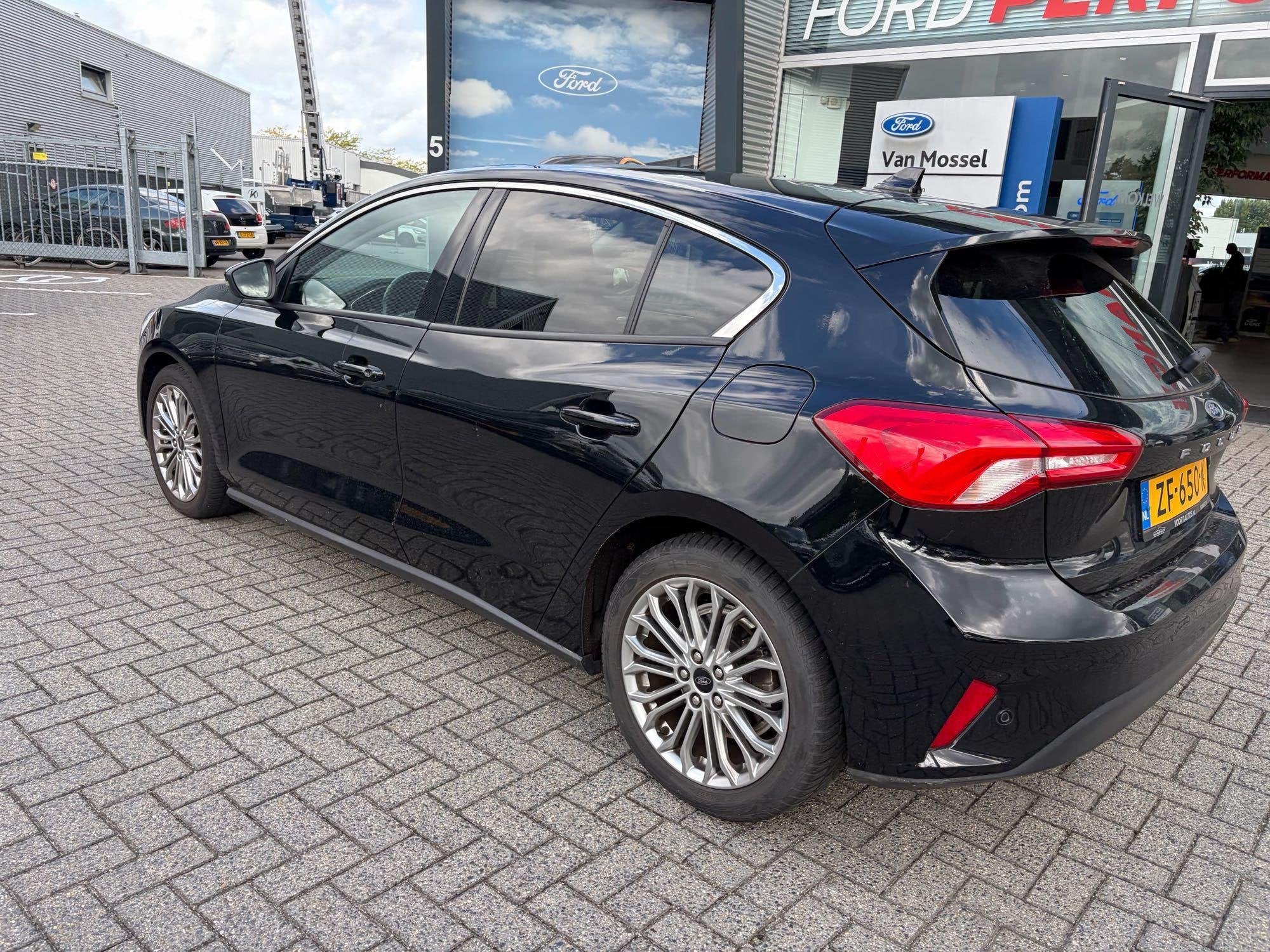 Ford Focus Titanium Business | CLIMATE CONTROL | PRIVACY GLA, 12 maanden, Gebruikt, Euro 6, Zwart