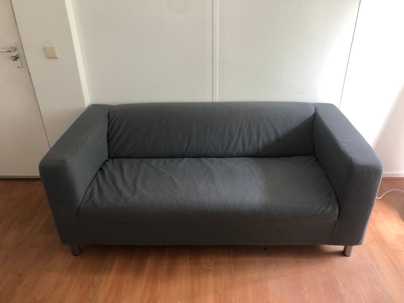 Grijze bank, Ophalen, Zo goed als nieuw, 75 tot 100 cm, Driepersoons
