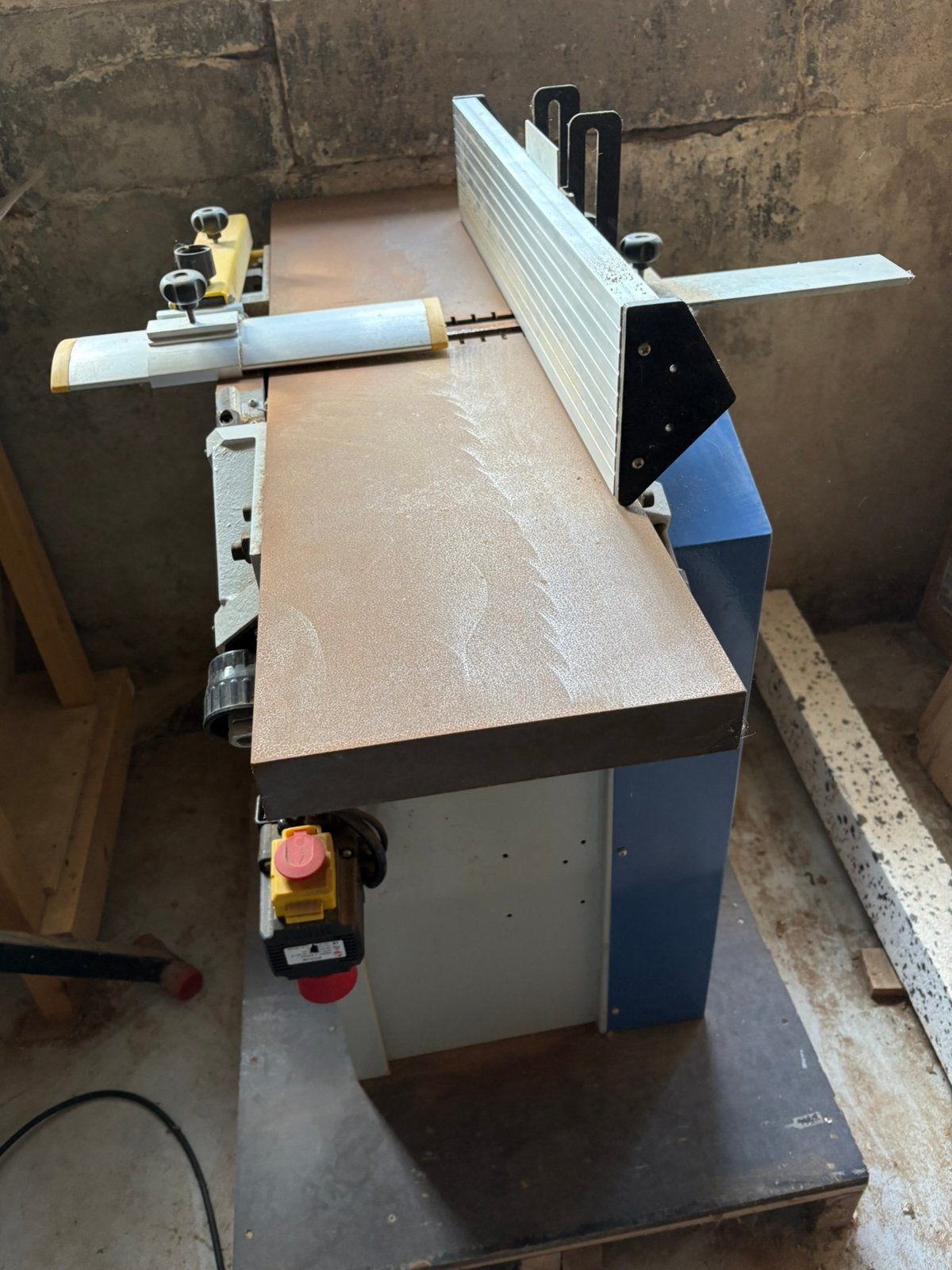 Hbm 200 vlak en vandikte bank 400 volt, Doe-het-zelf en Verbouw, Ophalen, 70 mm of meer, Zo goed als nieuw, Lintzaag