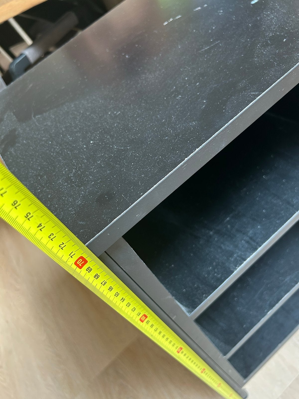 Zwart vakkenkastje met gebruikssporen, Ophalen, Gebruikt