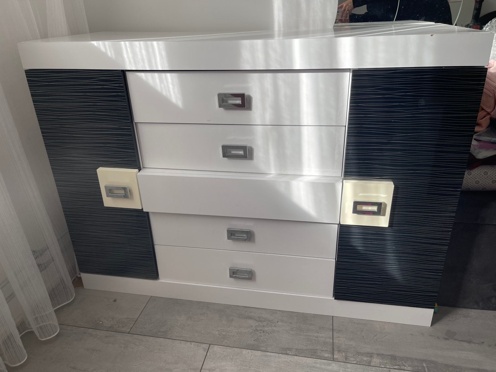 Ladenkast commode of make-up kast, Ophalen