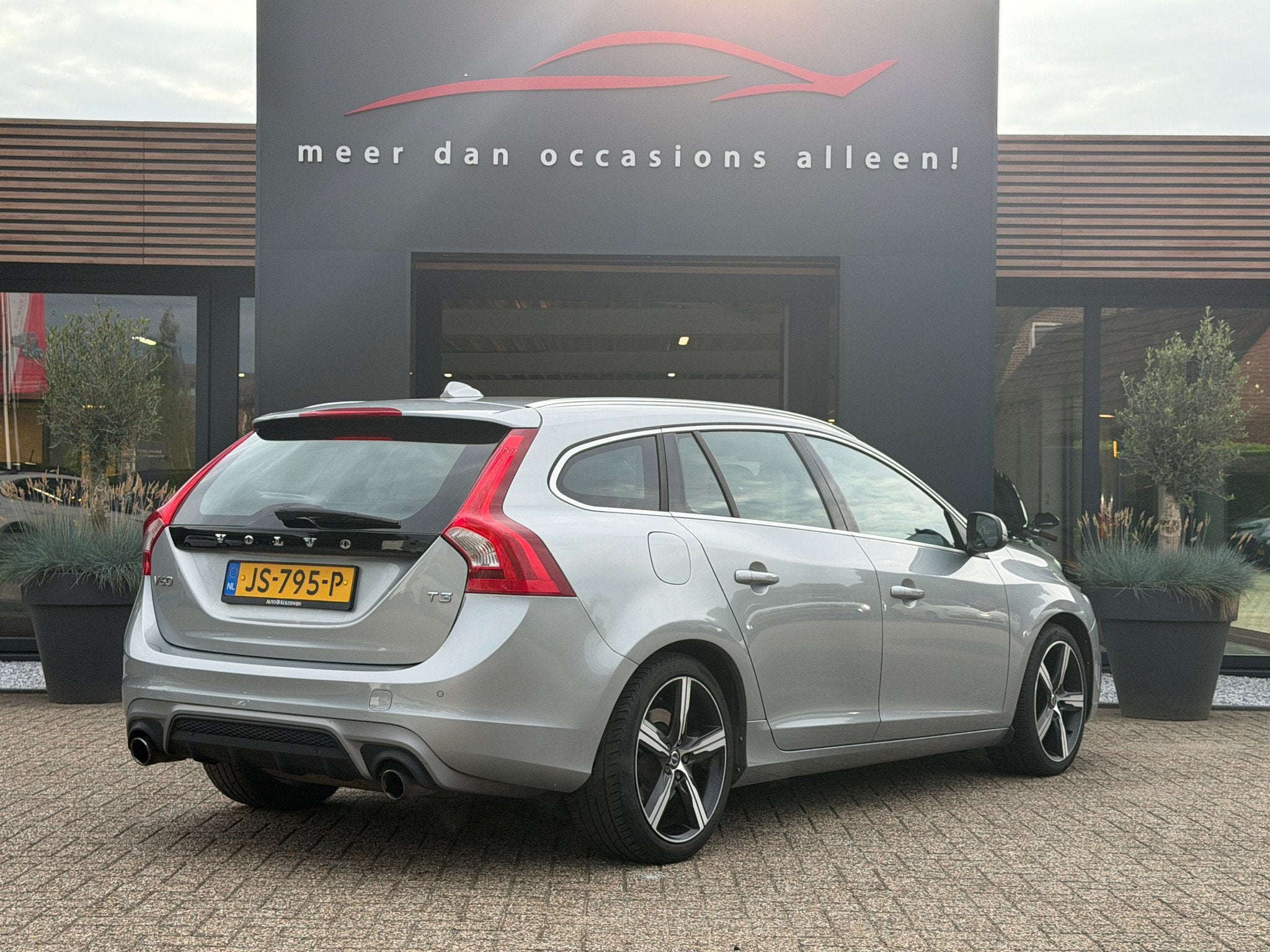 Volvo V60 T3 Summum (bj 2016, automaat), Auto's, Euro 6, 4 cilinders, 152 pk, Automatische klimaatregeling