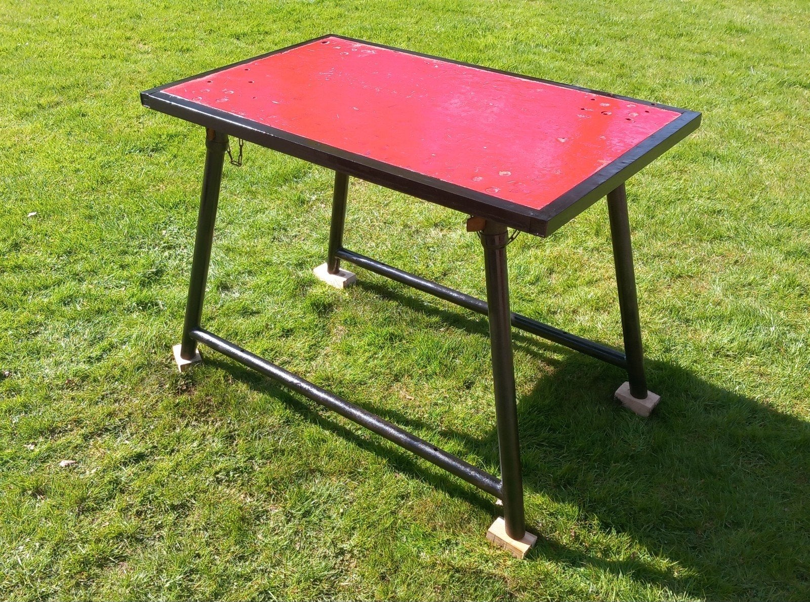 degelijke werkbank , werktafel, Doe-het-zelf en Verbouw, Werkbanken, Ophalen of Verzenden, Gebruikt, Bankschroef