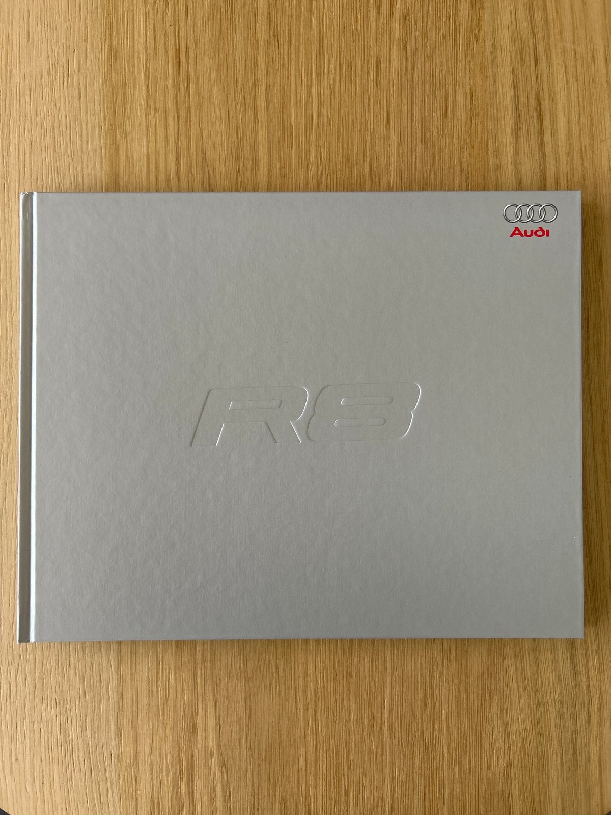 Set van 2 hardcover brochures Audi R8 uit 2006, Ophalen of Verzenden, Zo goed als nieuw, Audi