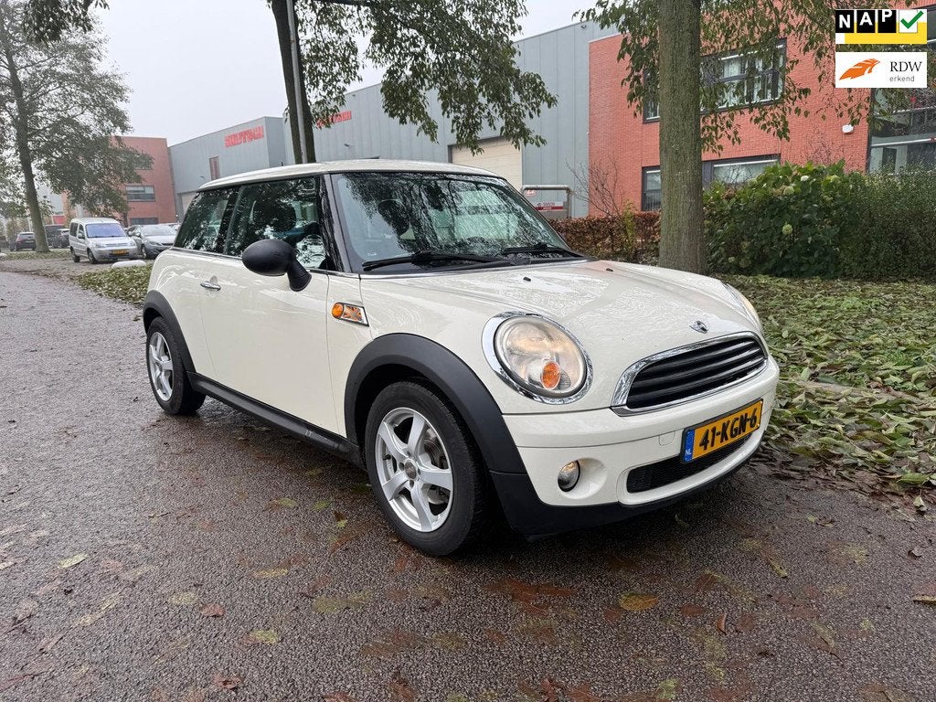 Mini Mini 1.4 One Anniversary Business navigatie apk, Voorwielaandrijving, 4 cilinders, 4 stoelen, Wit
