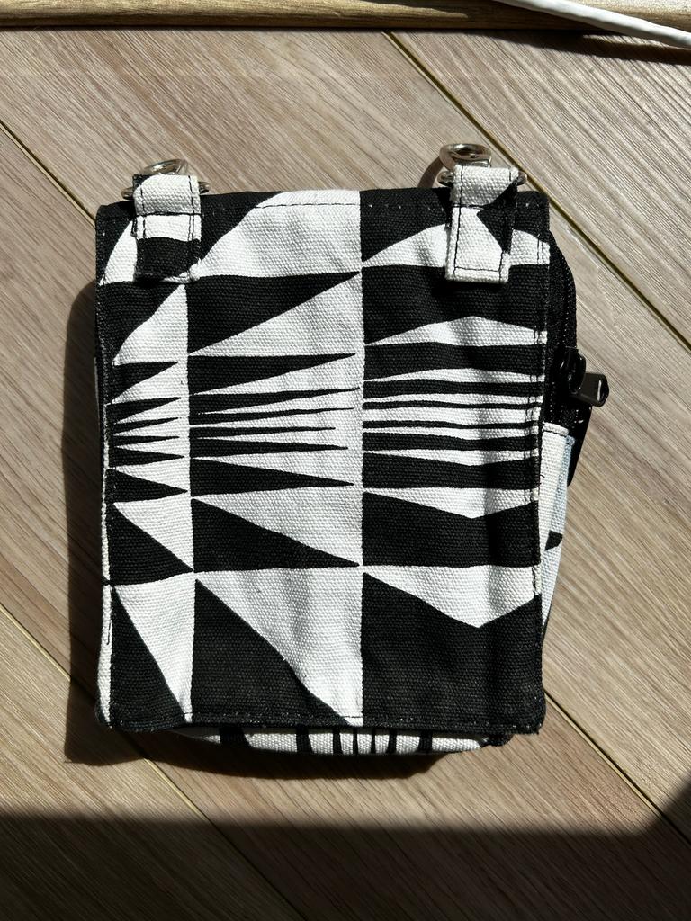 ZAND Amsterdam tasje zwart wit - festival musthave, Ophalen of Verzenden, Zo goed als nieuw, Zwart, Overige typen