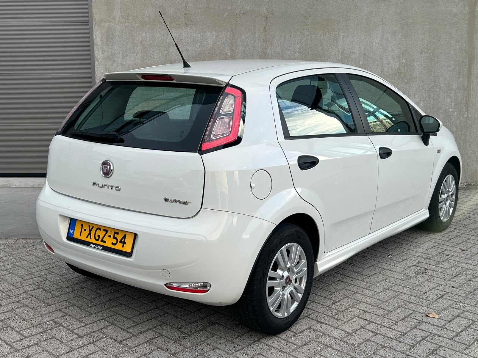 Witte Fiat Punto EVO 0.9 TwinAir 101PK 5-Deurs/APK/Airco!, Auto's, Voorwielaandrijving, Stof, 100 pk, Origineel Nederlands