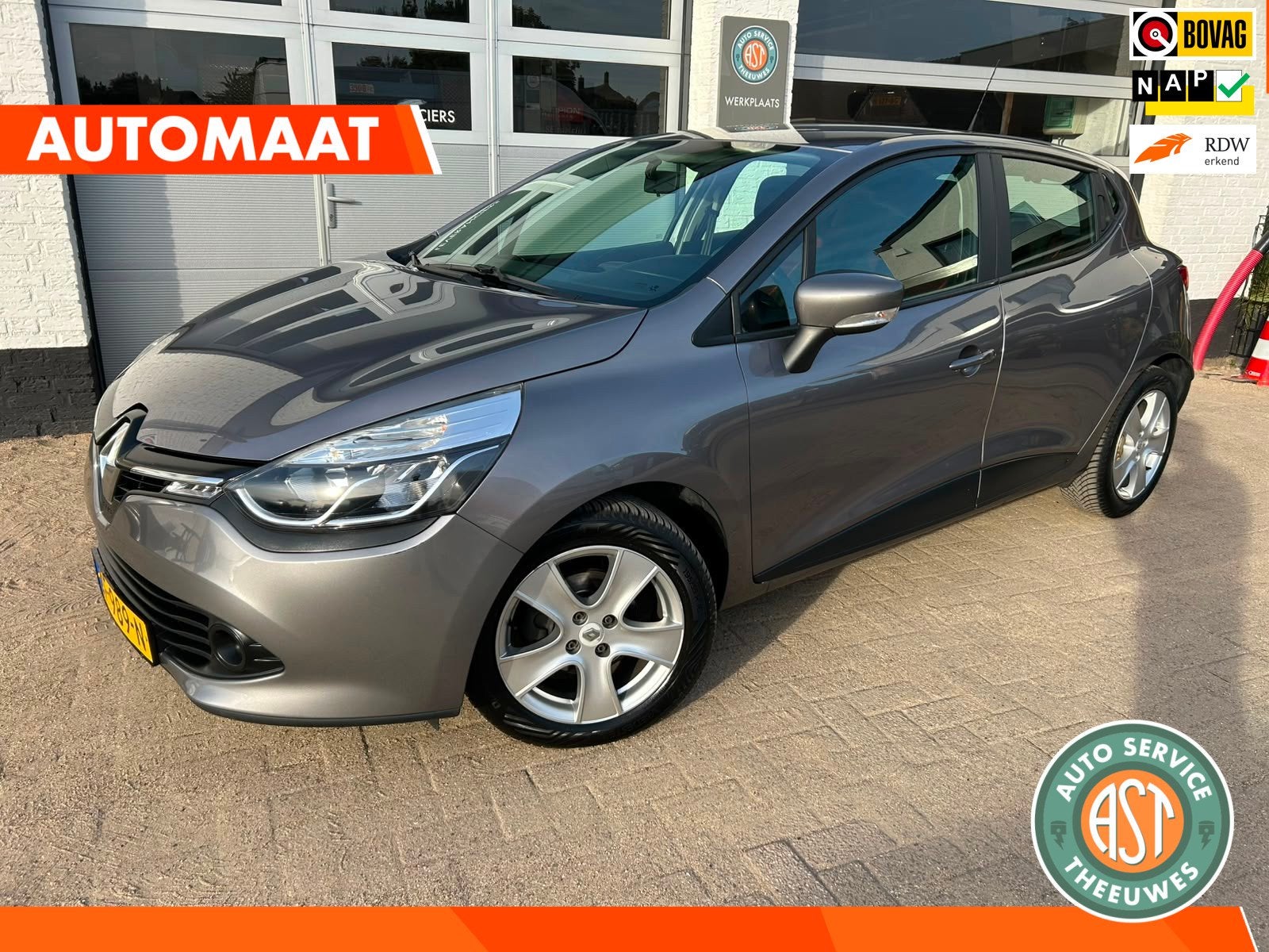 Renault Clio 1.2 Expression AUTOMAAT|NAVI|AIRCO|CRUISE|NAP, Auto's, Stof, Gebruikt, 4 cilinders, 1054 kg
