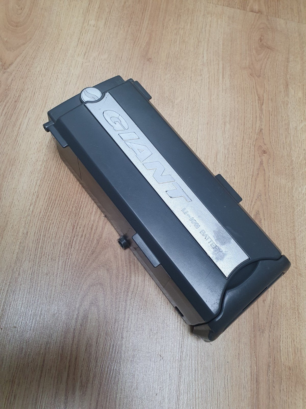 Accu Giant 24v met testrapport en lader, Gebruikt
