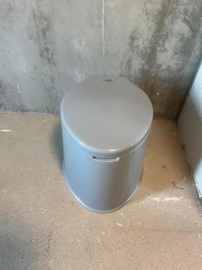 Camping Toilet, Ophalen, Zo goed als nieuw