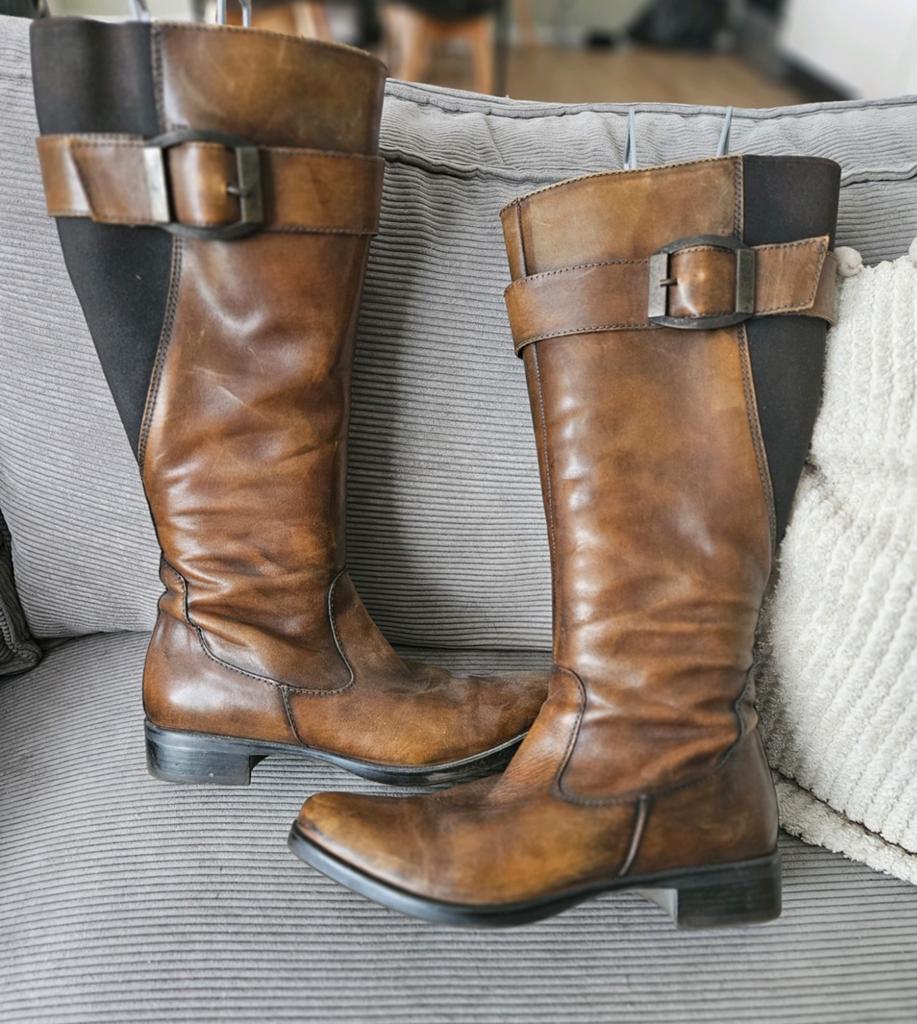 Bruine leren laarzen met gesp - Maat 37, Kleding | Dames, Schoenen, Ophalen of Verzenden, Gedragen, Bruin, Hoge laarzen