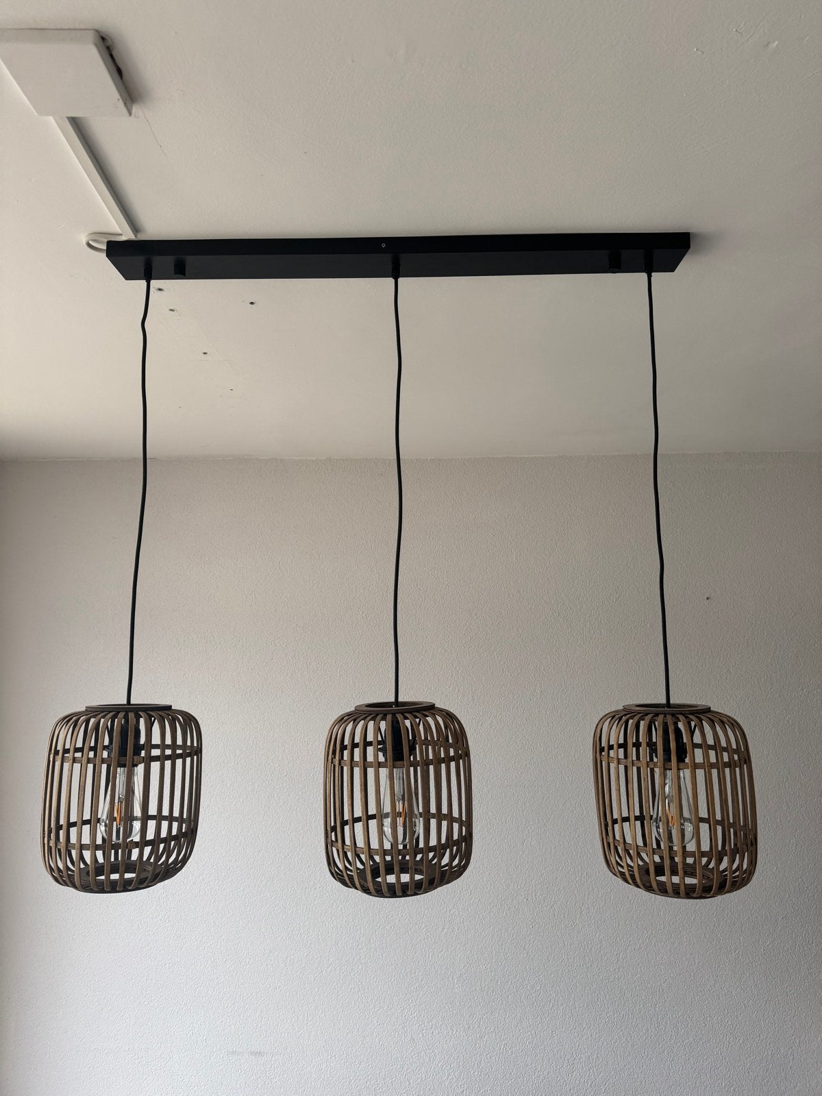 Hanglamp met 3 bamboe kappen, Ophalen of Verzenden, Zo goed als nieuw, Hout, 75 cm of meer