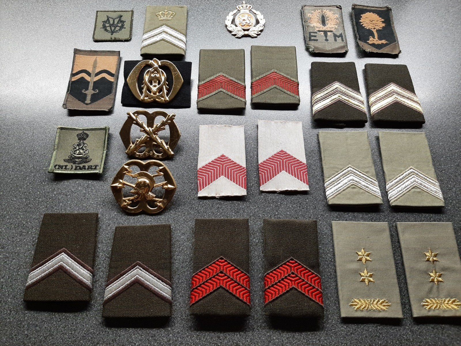 Partijtje  Nederlandse Militaria  / bod vanaf   16,00  euro., Ophalen of Verzenden, Landmacht, Nederland, Embleem of Badge