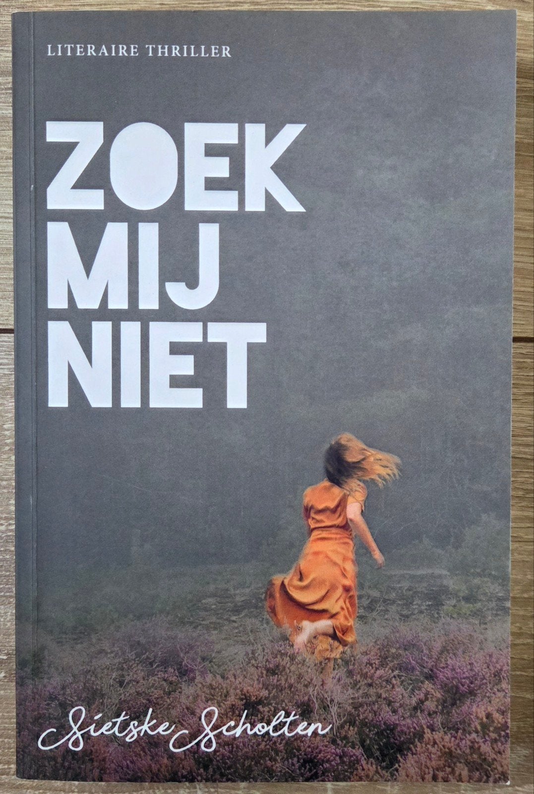 Sietske Scholten - Zoek mij niet, Ophalen of Verzenden, Zo goed als nieuw, Sietske Scholten
