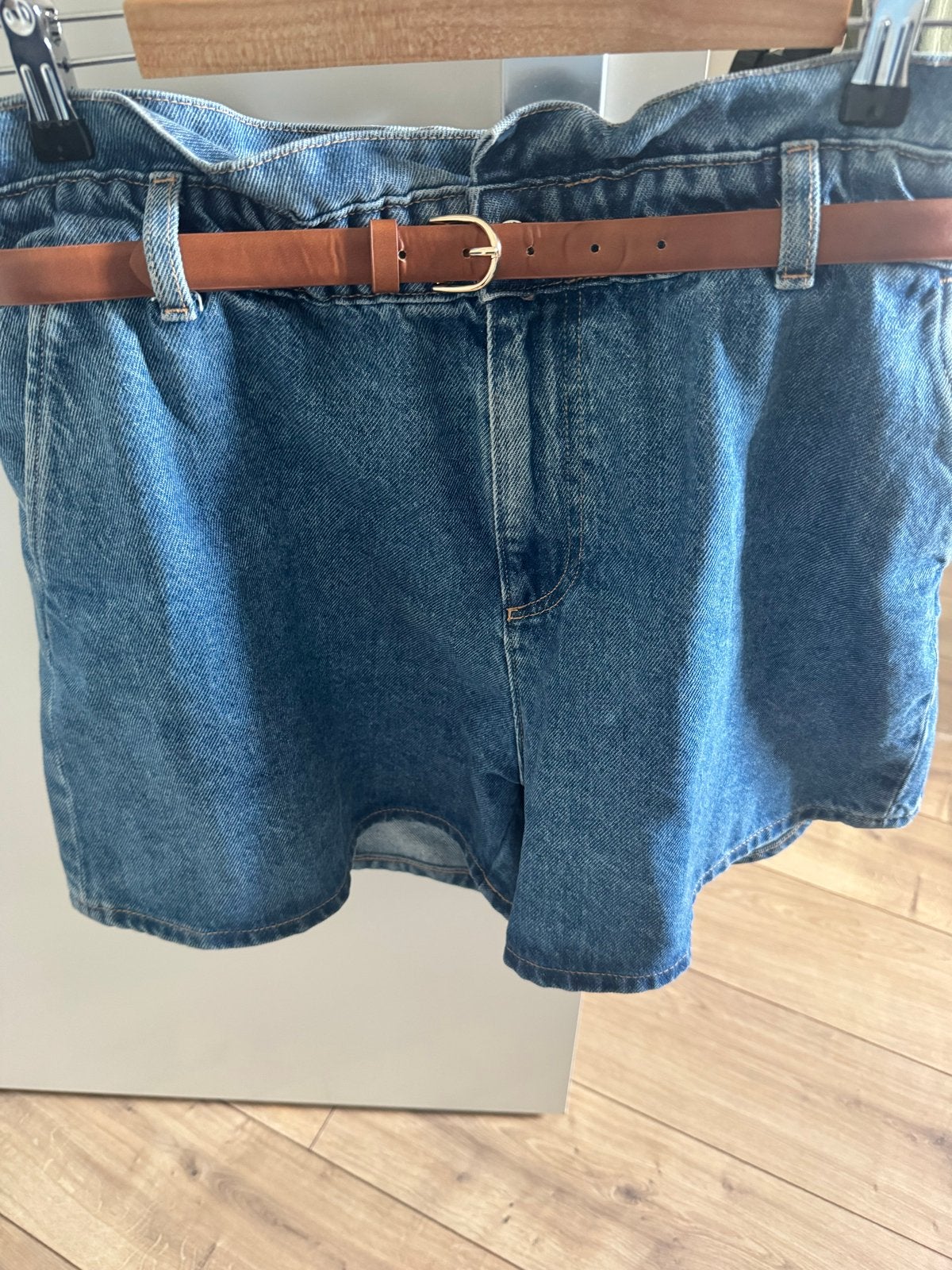 Zara denim shorts met riem - Maat 44 (XL), Kleding | Dames, Kort, Blauw, Maat 42/44 (L), Ophalen of Verzenden