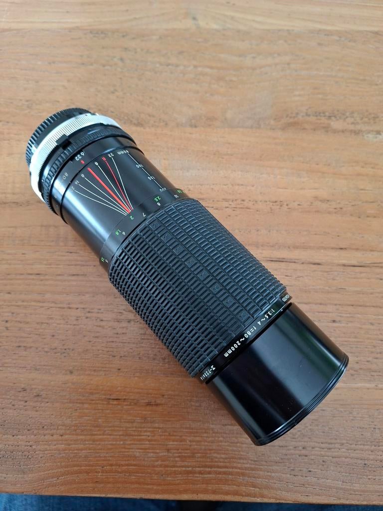 Sigma zoomlens 80-200mm met geïntegreerde zonnekap, Ophalen of Verzenden, Zo goed als nieuw, Telelens, Zoom