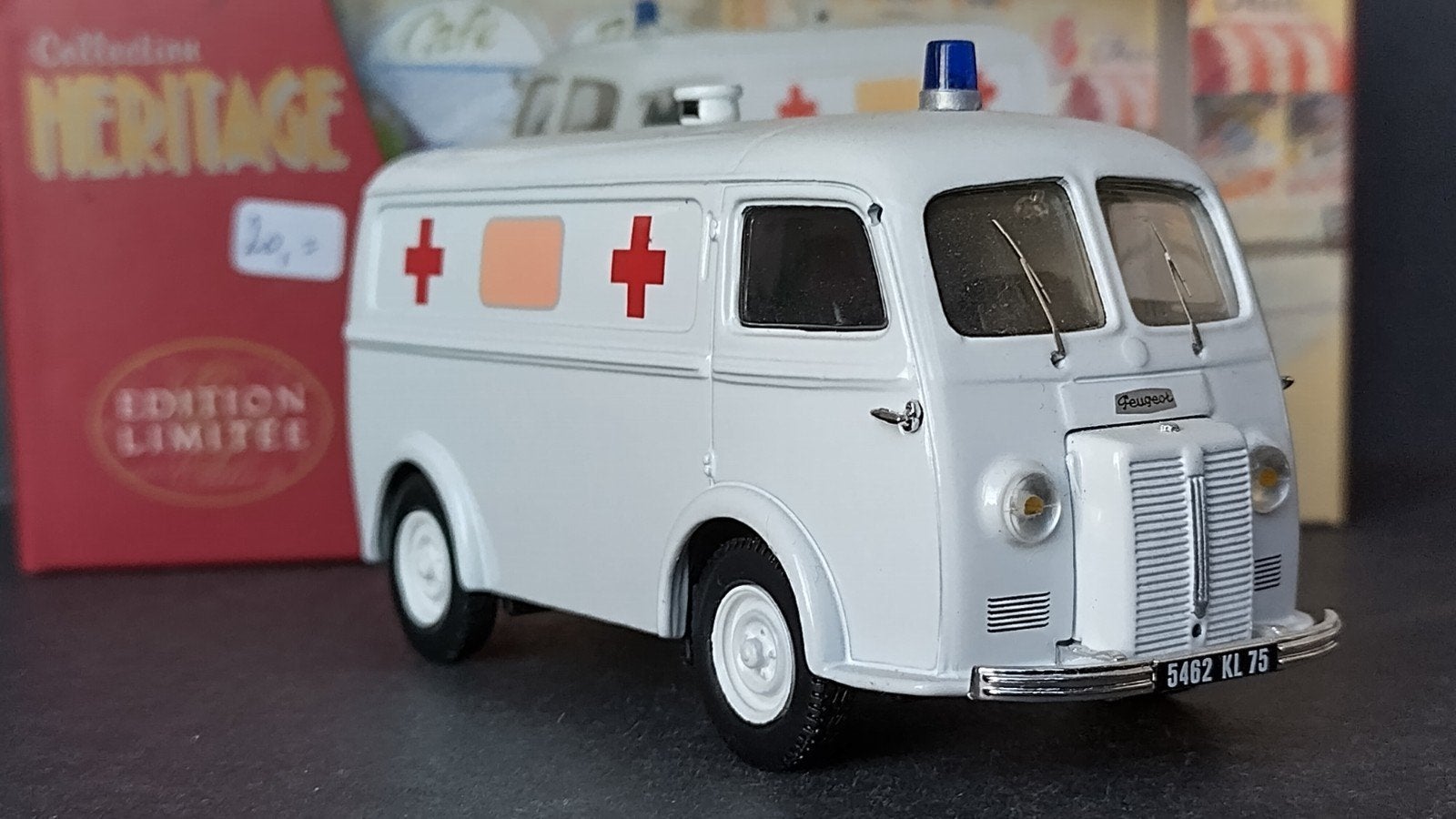 Peugeot d3a ambulance 1:43 Corgi Pol, Gebruikt, Auto, M, M