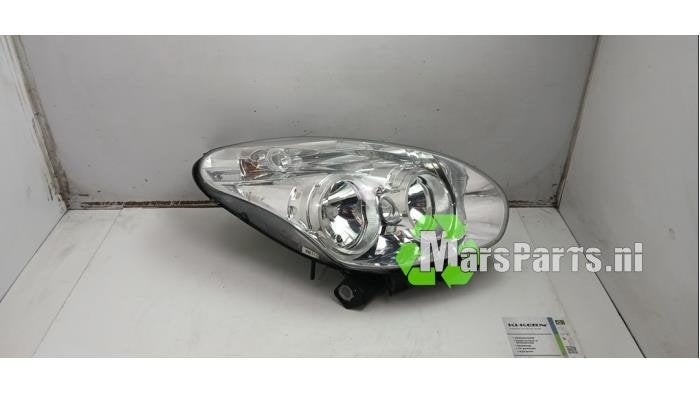 Koplamp rechts van een Opel Combo