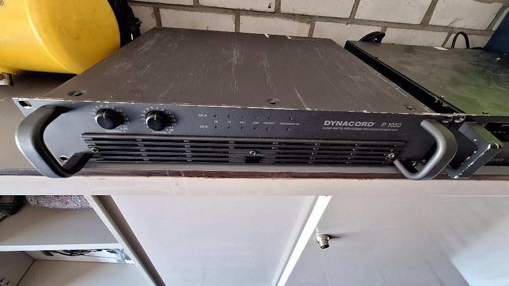 eindversterker Dynacord P1050 2x500W en PCA2450 2x400W, Ophalen, Gebruikt, 500 tot 1000 watt, P.A.