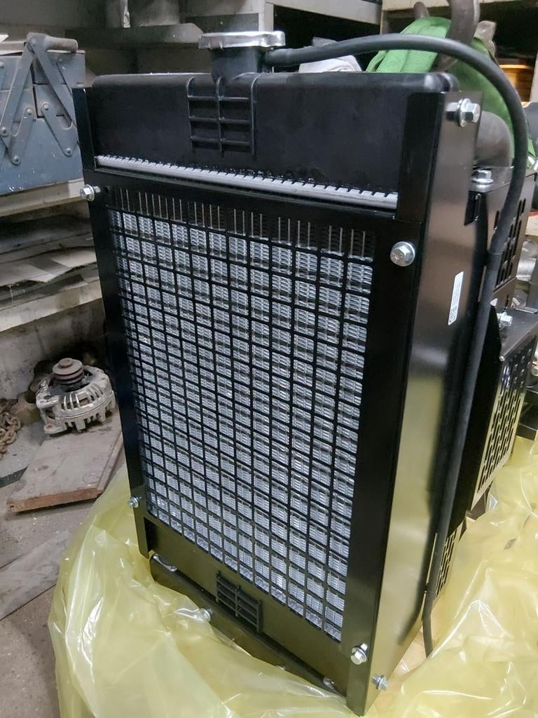 Nieuwe perkins radiateur T430491, Doe-het-zelf en Verbouw, Motoren, Ophalen, Nieuw, Dieselmotor, 1800 rpm of meer