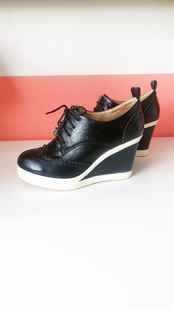 Zwart witte sleehakken met veters brogues, Schoenen met lage hakken, Verzenden, Zwart, Zo goed als nieuw