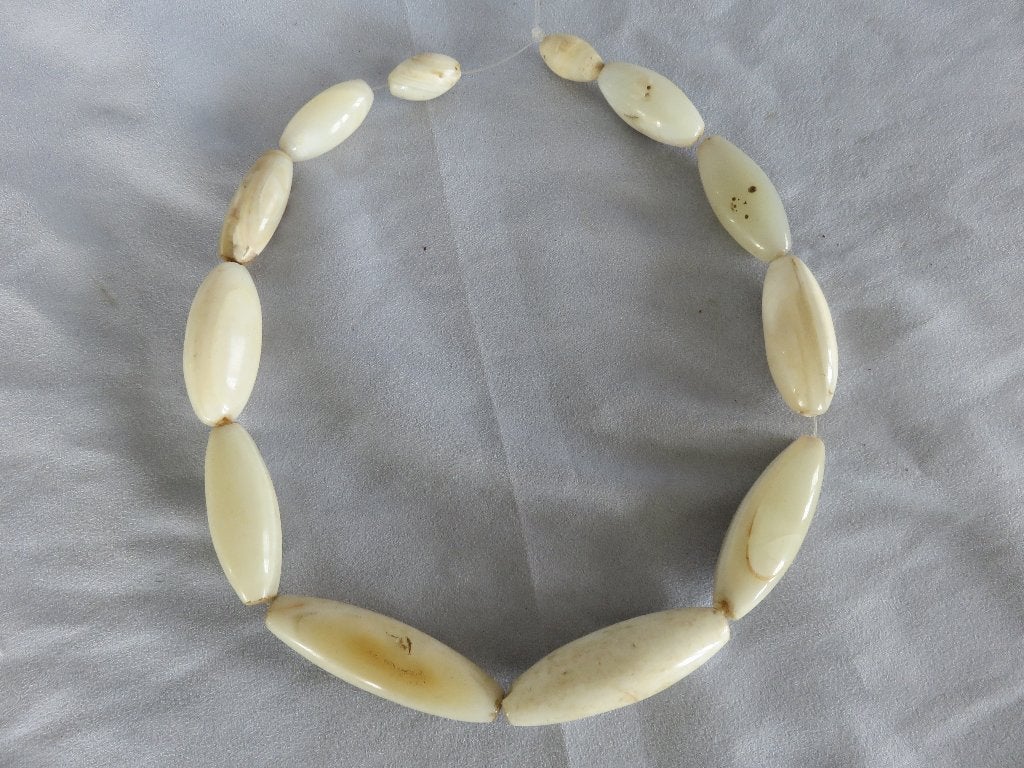 Antieke kralenketting in wit agaat steen - 19e eeuw, Sieraden, Tassen en Uiterlijk, Antieke sieraden, Ophalen of Verzenden, Overige materialen
