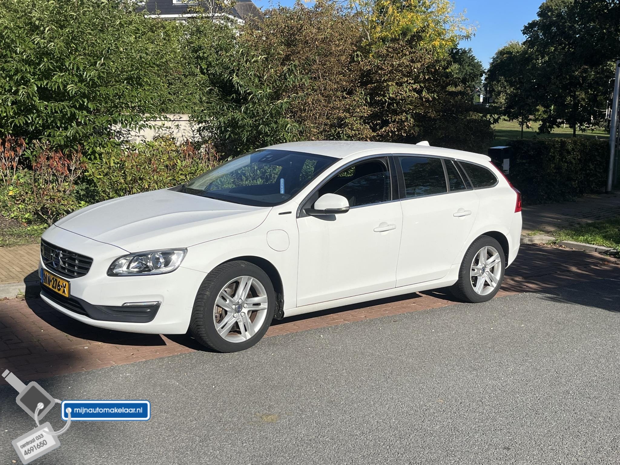 Volvo V60 2.4 D6 Twin Engine Momentum 2e eig. 100% onderhoud, Auto's, Automaat, Leder en Stof, Wit, Vierwielaandrijving