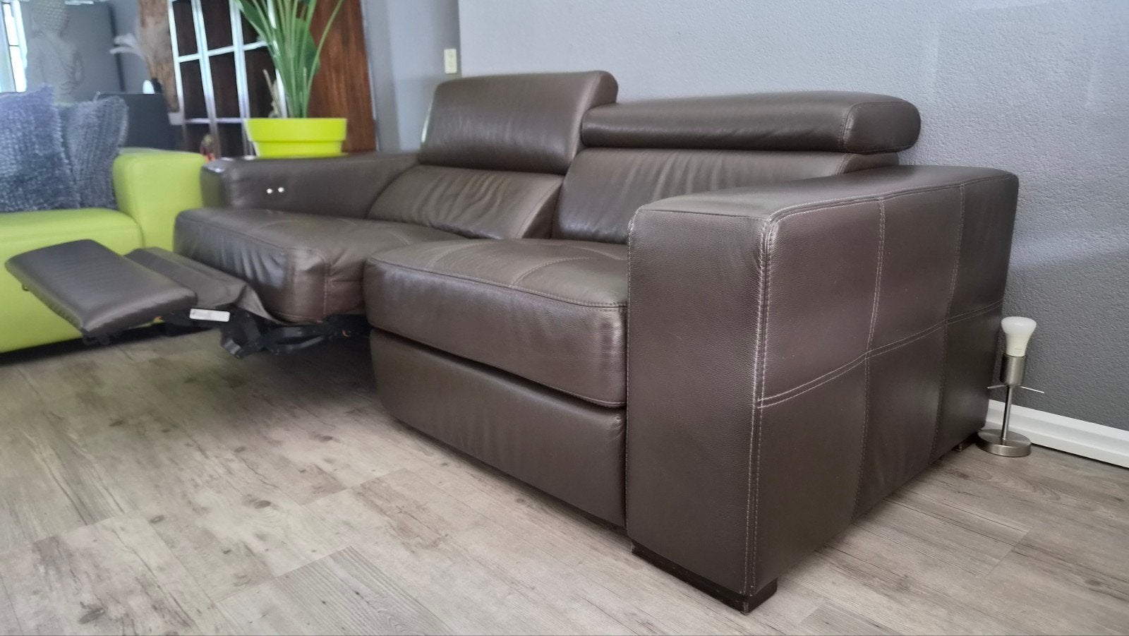 Leren 2.5-zits bank met elektrische relaxfunctie - Bruin, Huis en Inrichting, Banken | Bankstellen, 100 tot 125 cm, Driepersoons