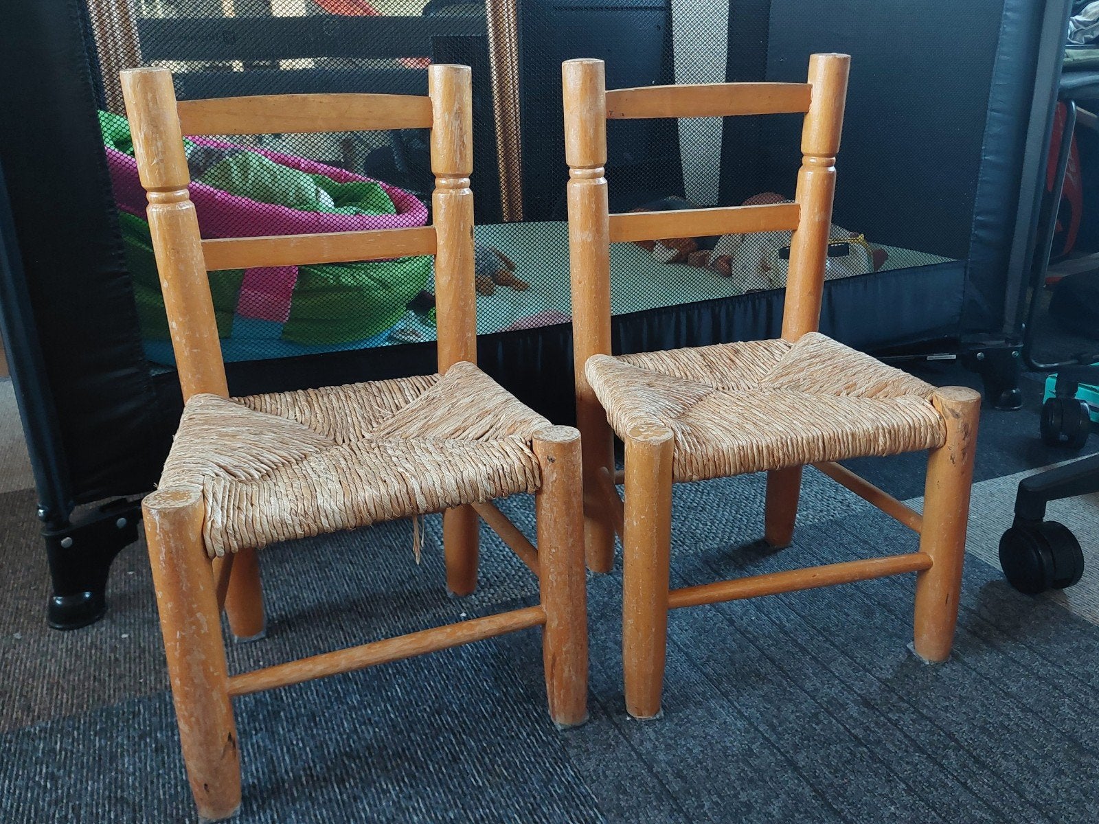 Set van 2 houten kinderstoelen met rieten zitting, Ophalen, Gebruikt, Overige typen