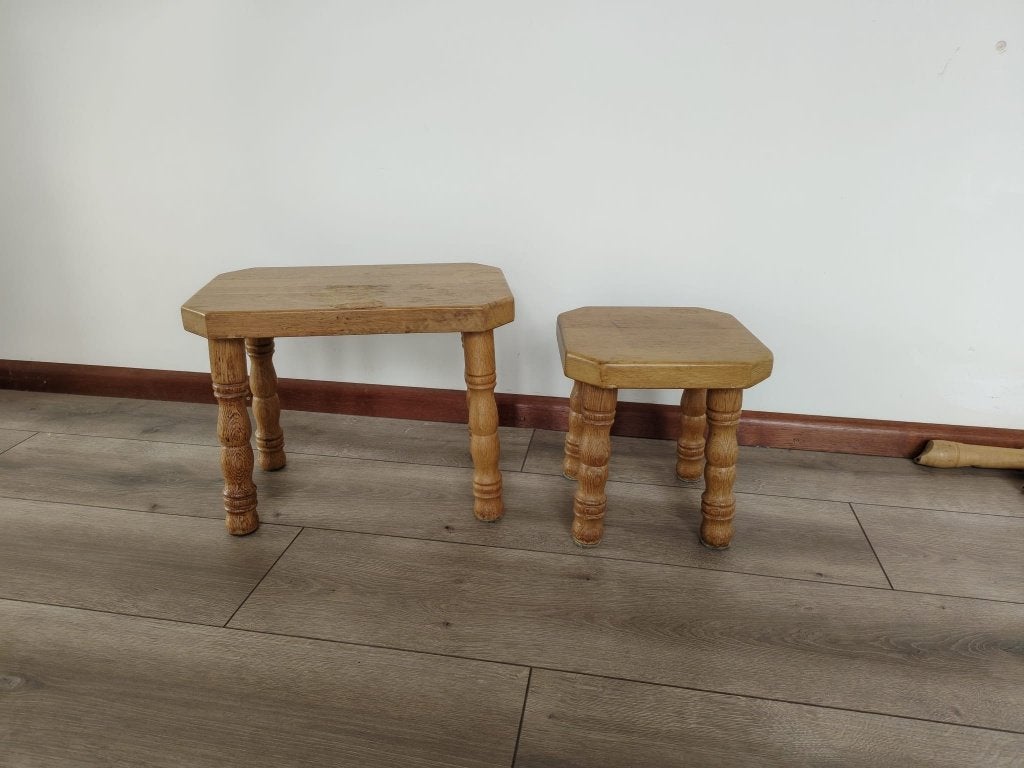 Set van 2 houten krukjes / bijzettafeltjes – eiken, Ophalen, Gebruikt, Hout