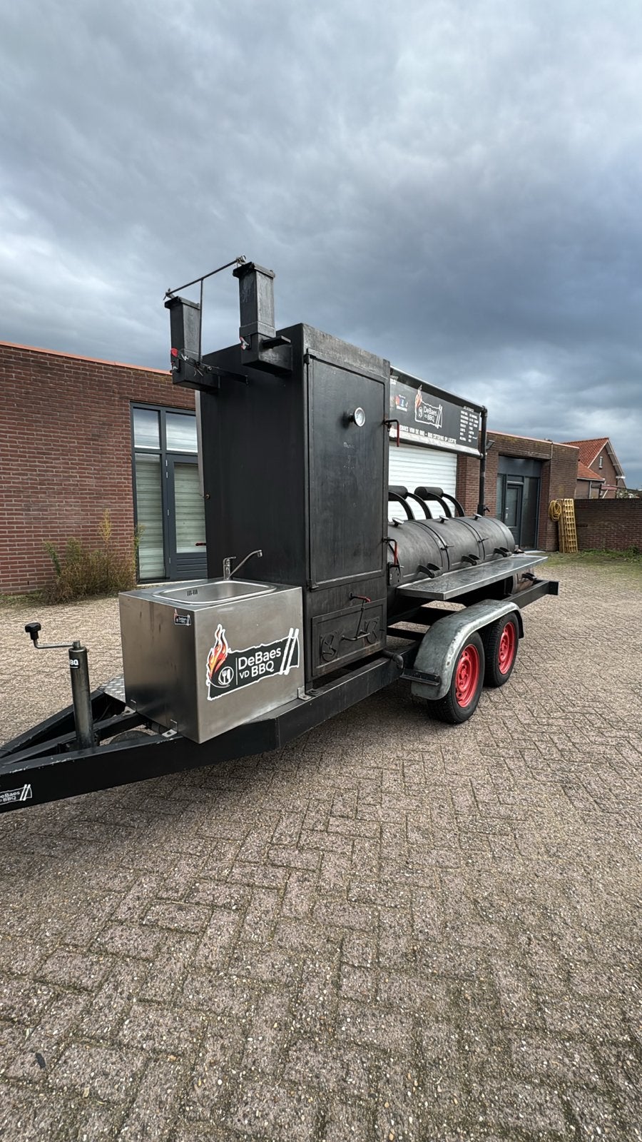 Gigantische BBQ trailer te huur - incl. crew, Ophalen, Zo goed als nieuw