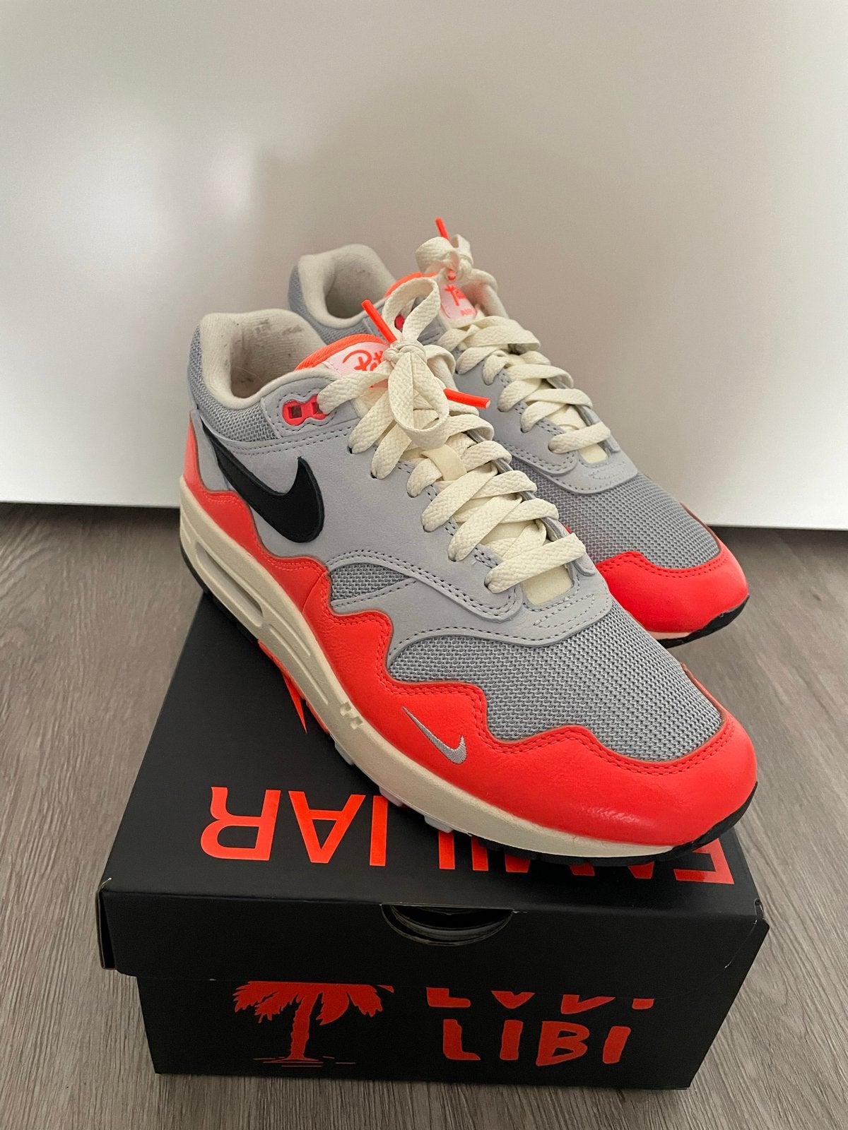 Nike x Patta Waves Air Max 1 - Maat 41, Ophalen of Verzenden, Zo goed als nieuw, Overige kleuren, Sneakers of Gympen