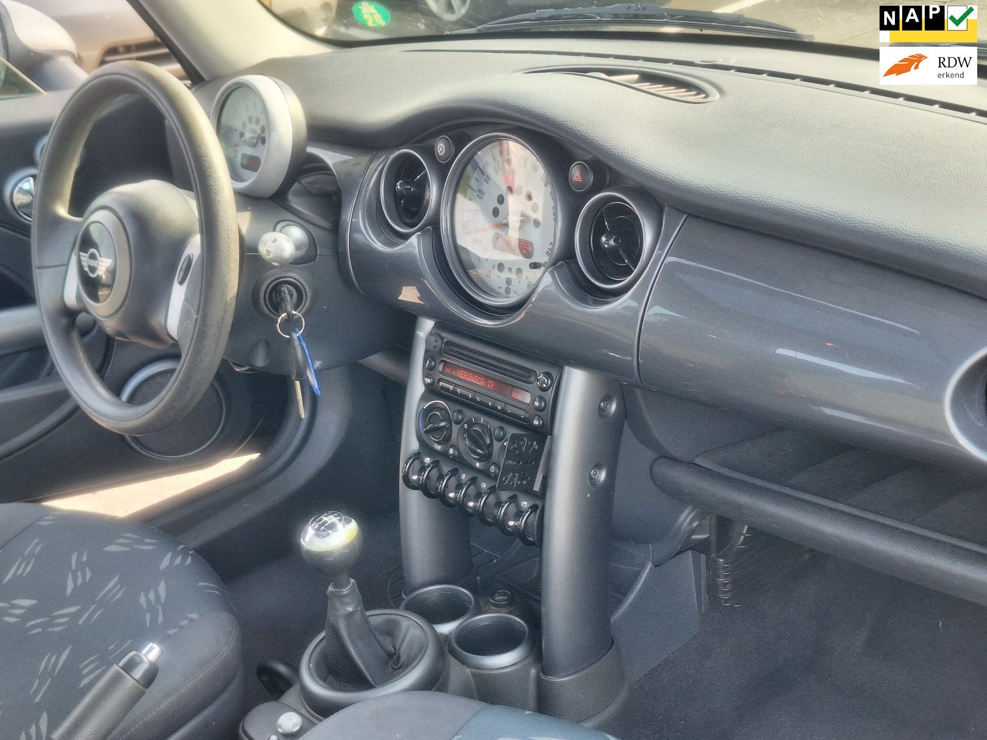 Mini 3-Deurs € 800,-1.6 One LEES TEKST GOED !, Auto's, Mini, Voorwielaandrijving, Gebruikt, 4 cilinders, 4 stoelen