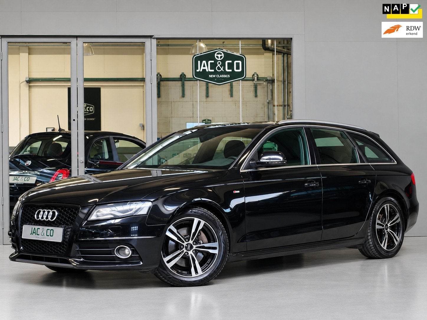Audi A4 Avant 3.2 FSI quattro Pro Line Business, Auto's, Automaat, Parkeersensor, Gebruikt, Zwart