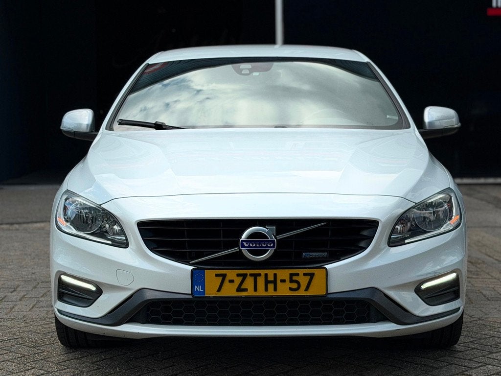 Volvo S60 1.6 T3 R-Design AUTOMAAT MEMORY/LEDER/NAVI/PDC | K, Auto's, Volvo, 15 km/l, Gebruikt, Zwart, 4 cilinders