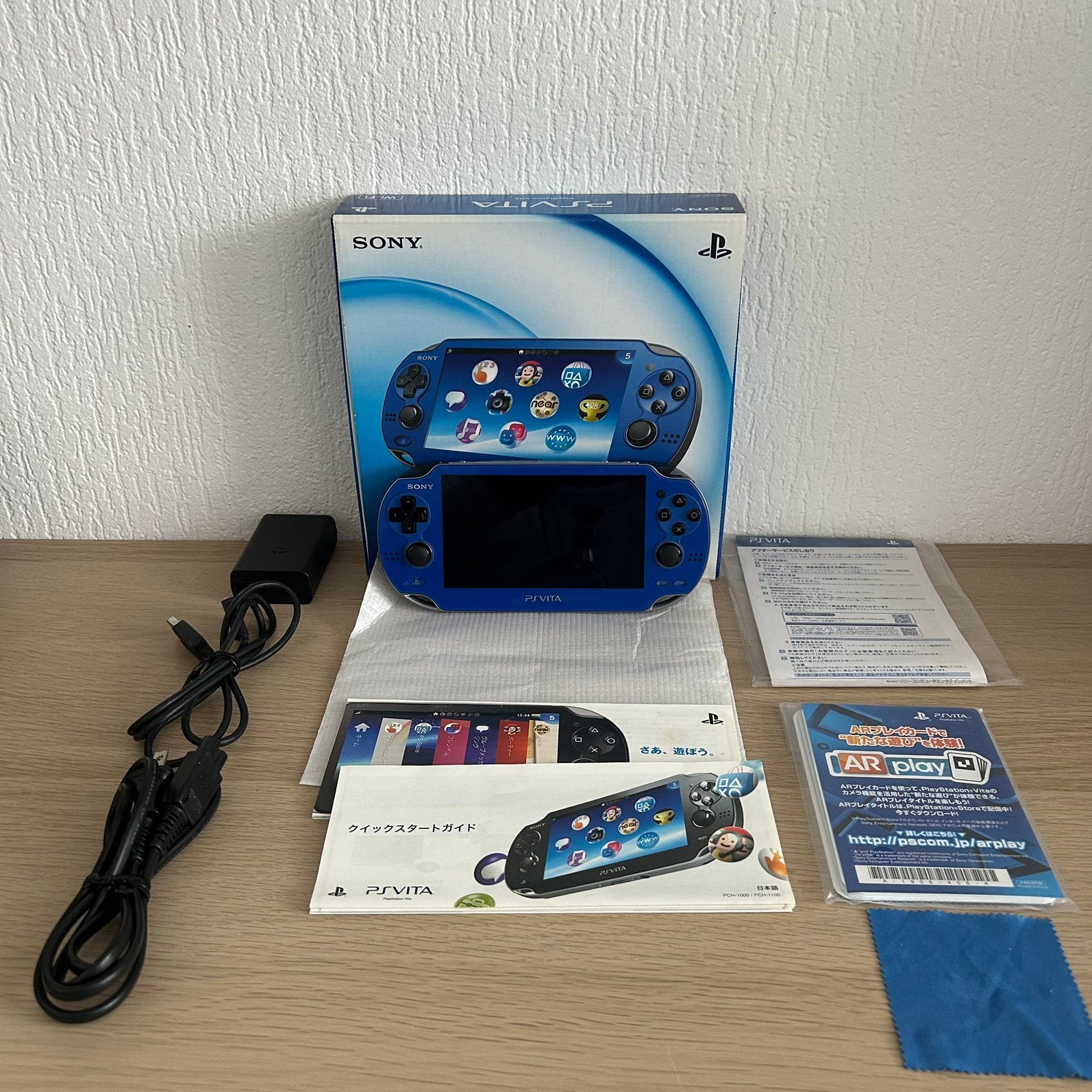 PlayStation Vita Sapphire Blue PCH-1000 OLED (CIB), Spelcomputers en Games, Spelcomputers | Sony PSP, Zo goed als nieuw, PSP 3000