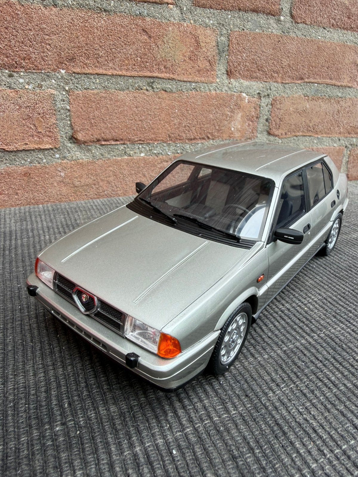 1:18 Laudoracing LM124A1 Alfa Romeo 33 1.5 QV …….175,-, Ophalen of Verzenden, Nieuw, Auto, Overige merken