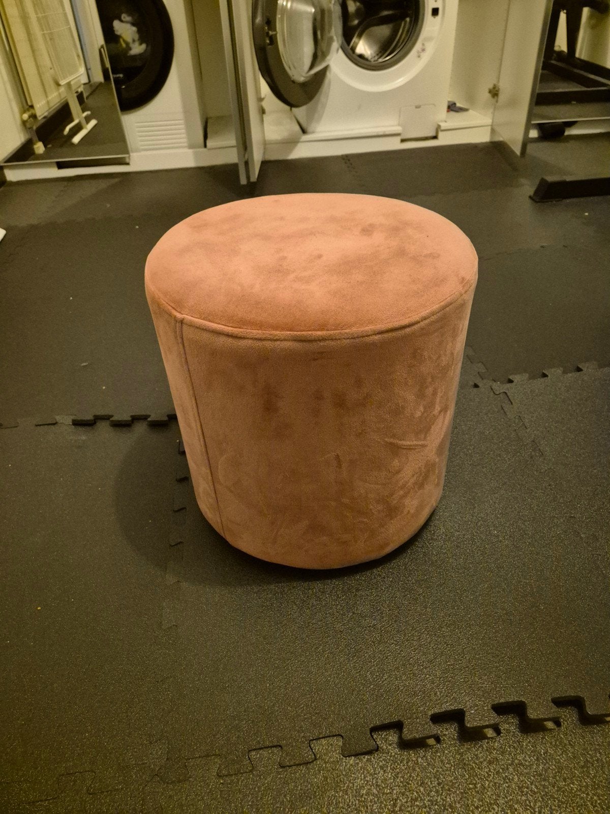 Roze fluwelen poef - Zo goed als nieuw, Ophalen, Minder dan 50 cm, Modern, Fluweel, Roze, Rond